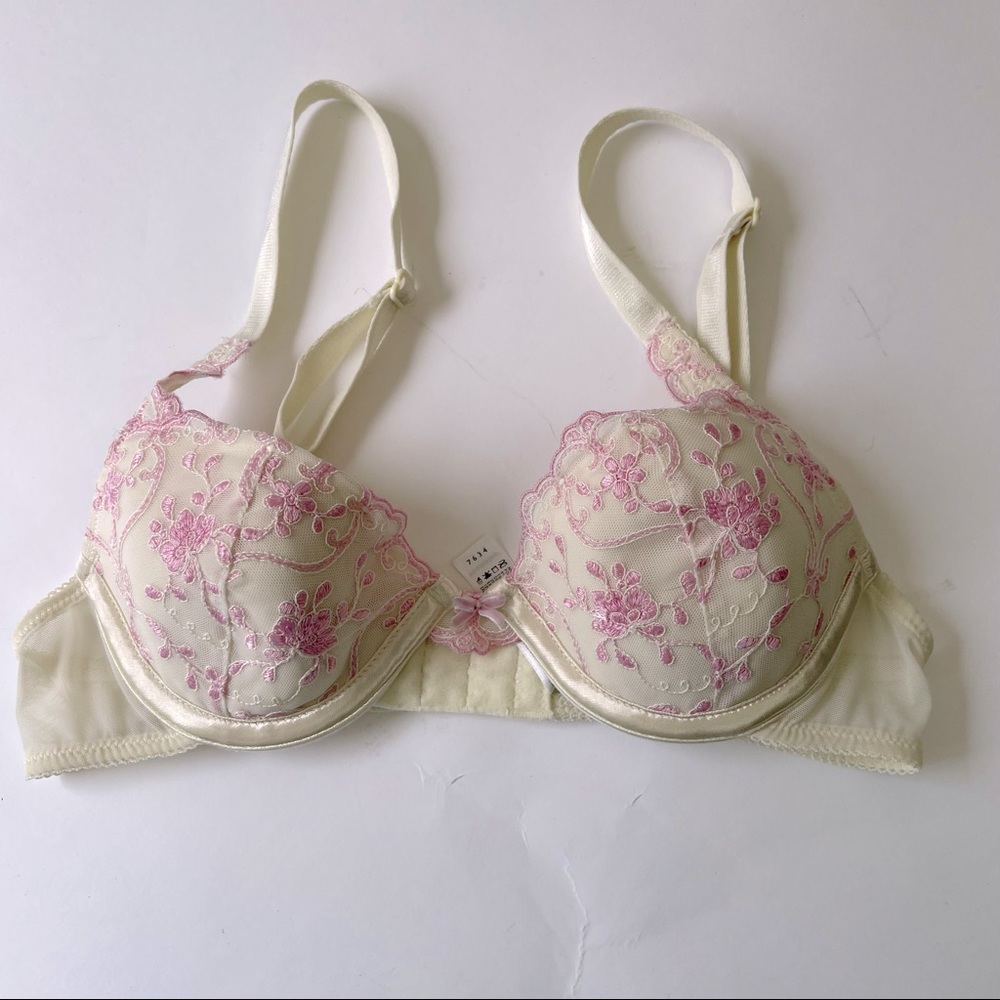 Wonderbra pale yellow and pink bra size 32A